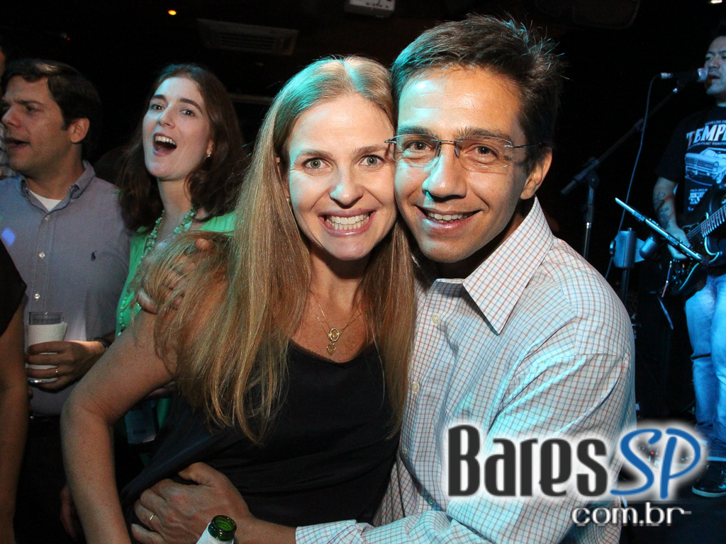 Apresentação de Hot Rocks e outras bandas no palco do Piove Apresentação de Hot Rocks e outras bandas no palco do Piove