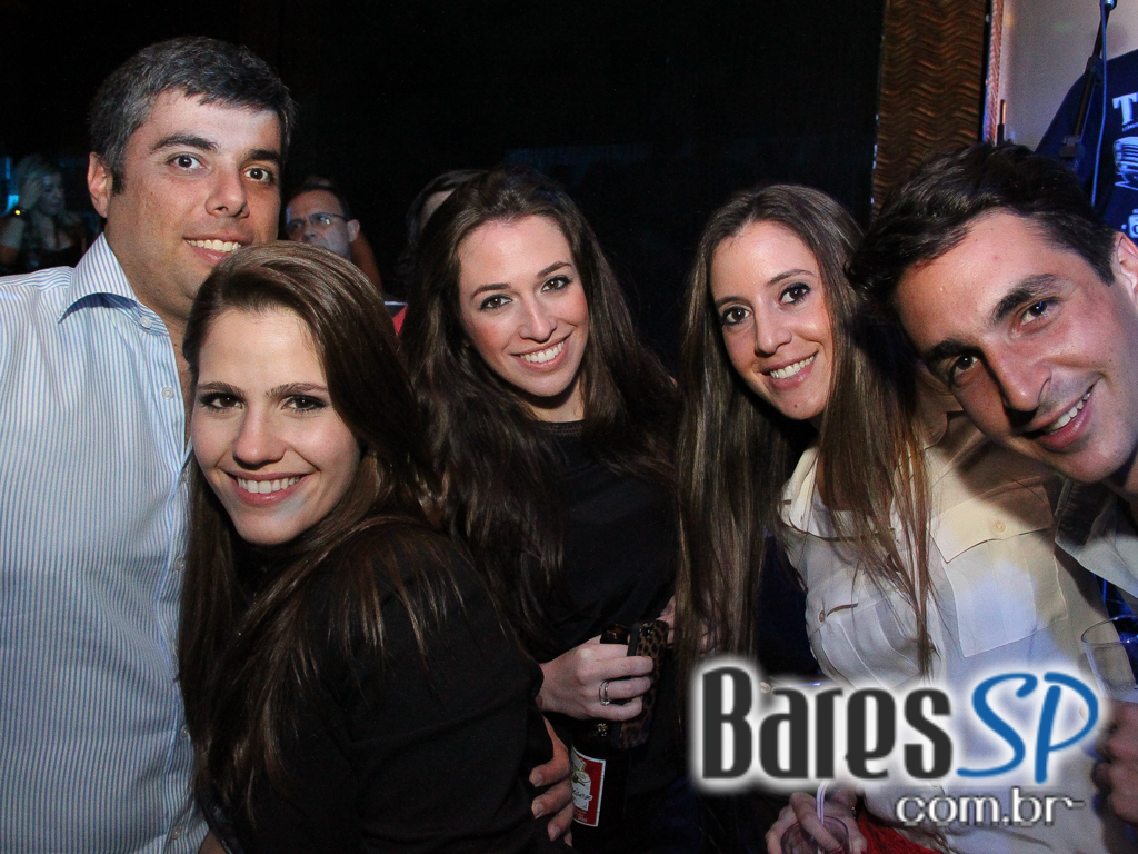 Apresentação de Hot Rocks e outras bandas no palco do Piove Apresentação de Hot Rocks e outras bandas no palco do Piove