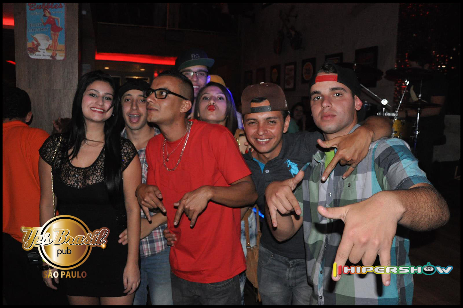 Edsonn e Enrique e Thiago Ferraz se apresentaram neste sábado no Yes Brasil Pub Edsonn e Enrique e Thiago Ferraz se apresentaram neste sábado no Yes Brasil Pub