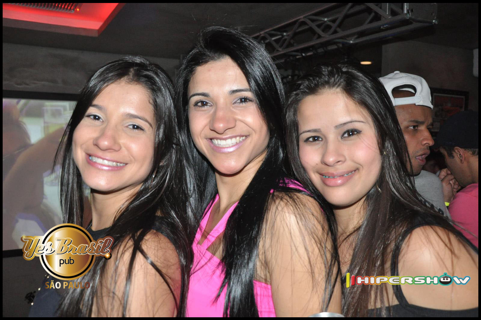 Edsonn e Enrique e Thiago Ferraz se apresentaram neste sábado no Yes Brasil Pub Edsonn e Enrique e Thiago Ferraz se apresentaram neste sábado no Yes Brasil Pub