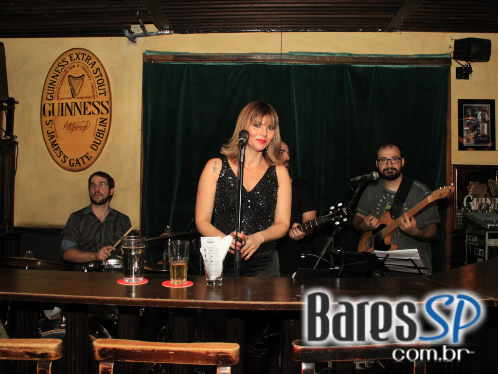 Cantora Mara Faria se apresentou no All Black com os sucessos do Jazz & Soul Cantora Mara Faria se apresentou no All Black com os sucessos do Jazz & Soul