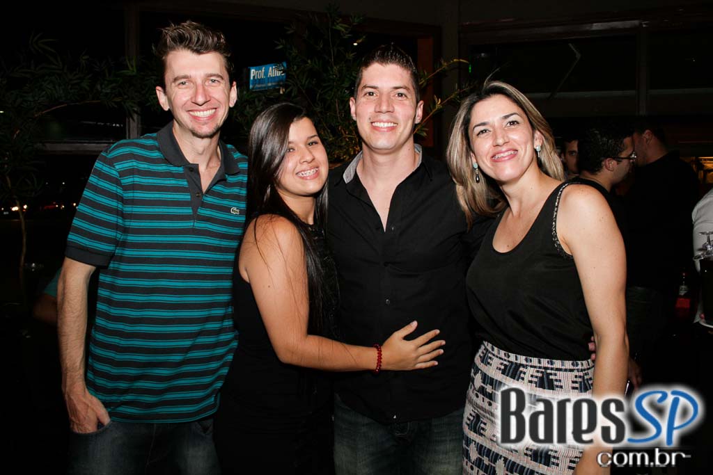 Noite Sertaneja aconteceu sob o comando de convidados no Maevva Bar Noite Sertaneja aconteceu sob o comando de convidados no Maevva Bar