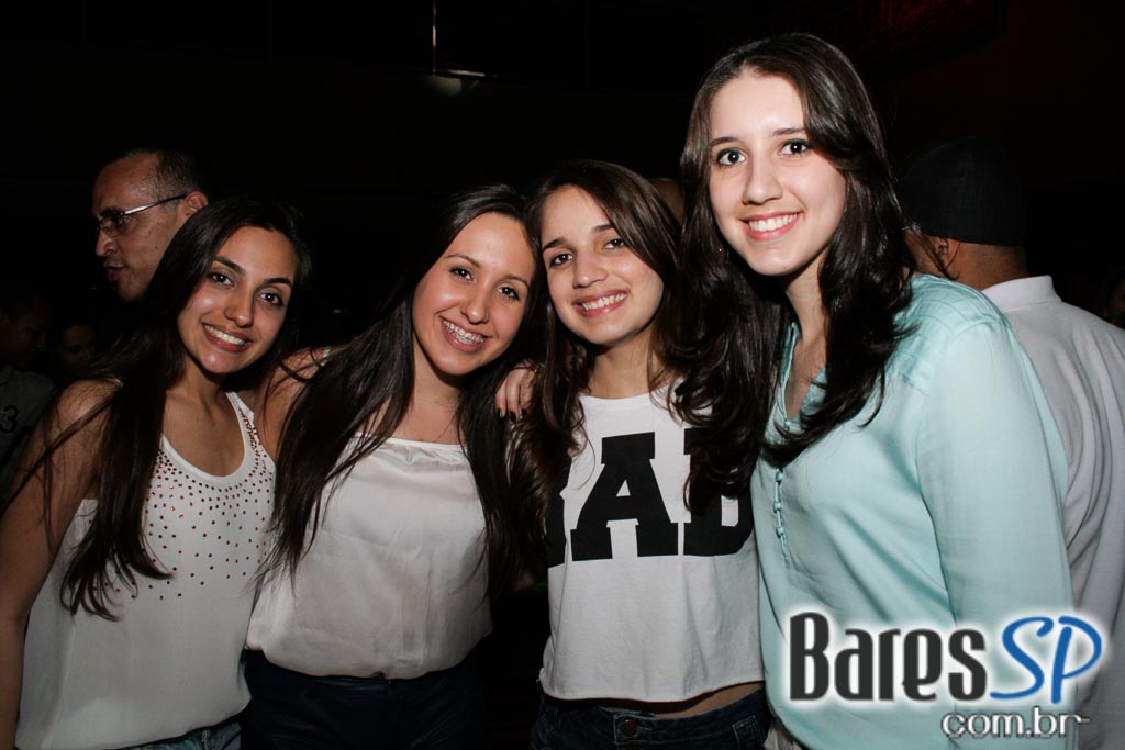 Noite Sertaneja aconteceu sob o comando de convidados no Maevva Bar Noite Sertaneja aconteceu sob o comando de convidados no Maevva Bar