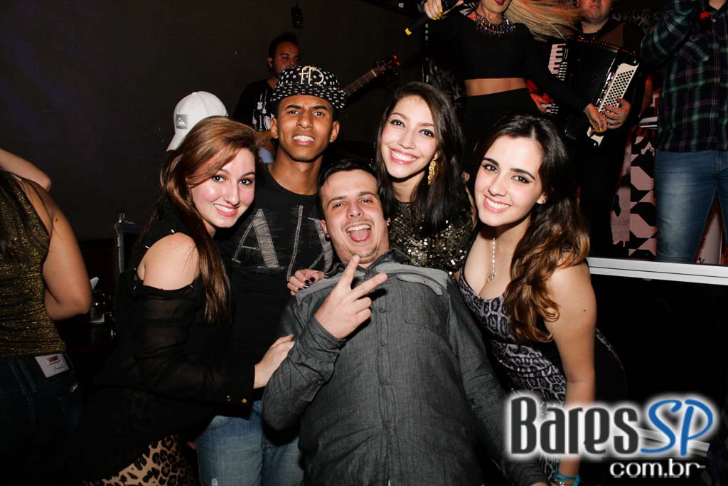 Noite Sertaneja aconteceu sob o comando de convidados no Maevva Bar Noite Sertaneja aconteceu sob o comando de convidados no Maevva Bar