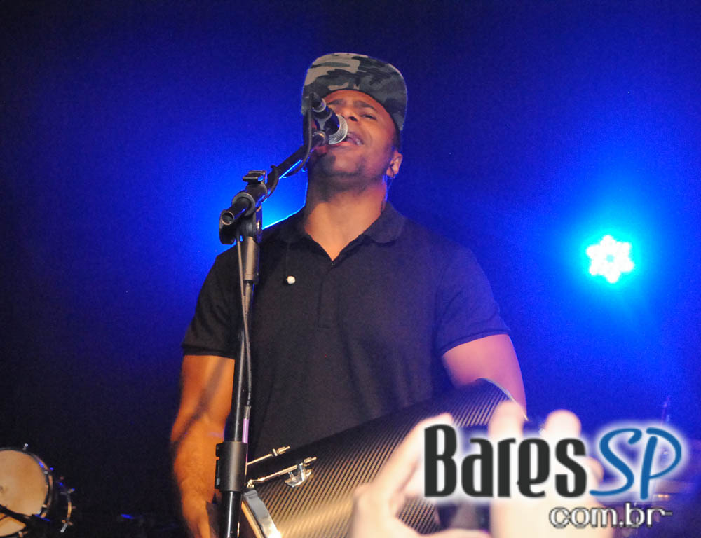 Grupo Pixote e Grupo Razão se apresentaram na balada Santa Aldeia da Vila Olímpia Grupo Pixote e Grupo Razão se apresentaram na balada Santa Aldeia da Vila Olímpia