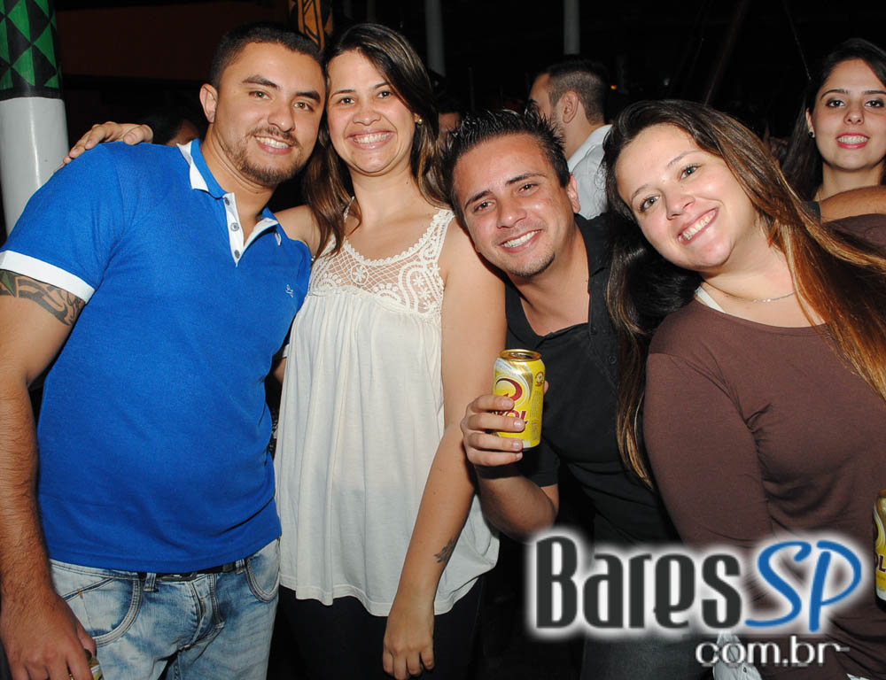 Grupo Pixote e Grupo Razão se apresentaram na balada Santa Aldeia da Vila Olímpia Grupo Pixote e Grupo Razão se apresentaram na balada Santa Aldeia da Vila Olímpia