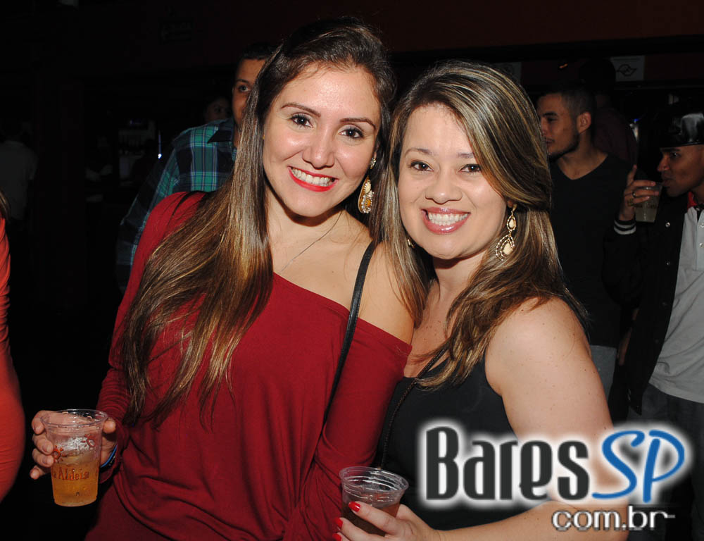 Grupo Pixote e Grupo Razão se apresentaram na balada Santa Aldeia da Vila Olímpia Grupo Pixote e Grupo Razão se apresentaram na balada Santa Aldeia da Vila Olímpia