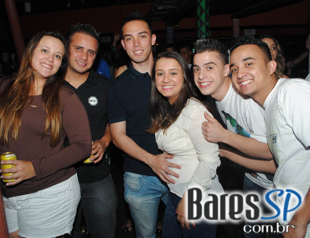 Grupo Pixote e Grupo Razão se apresentaram na balada Santa Aldeia da Vila Olímpia Grupo Pixote e Grupo Razão se apresentaram na balada Santa Aldeia da Vila Olímpia