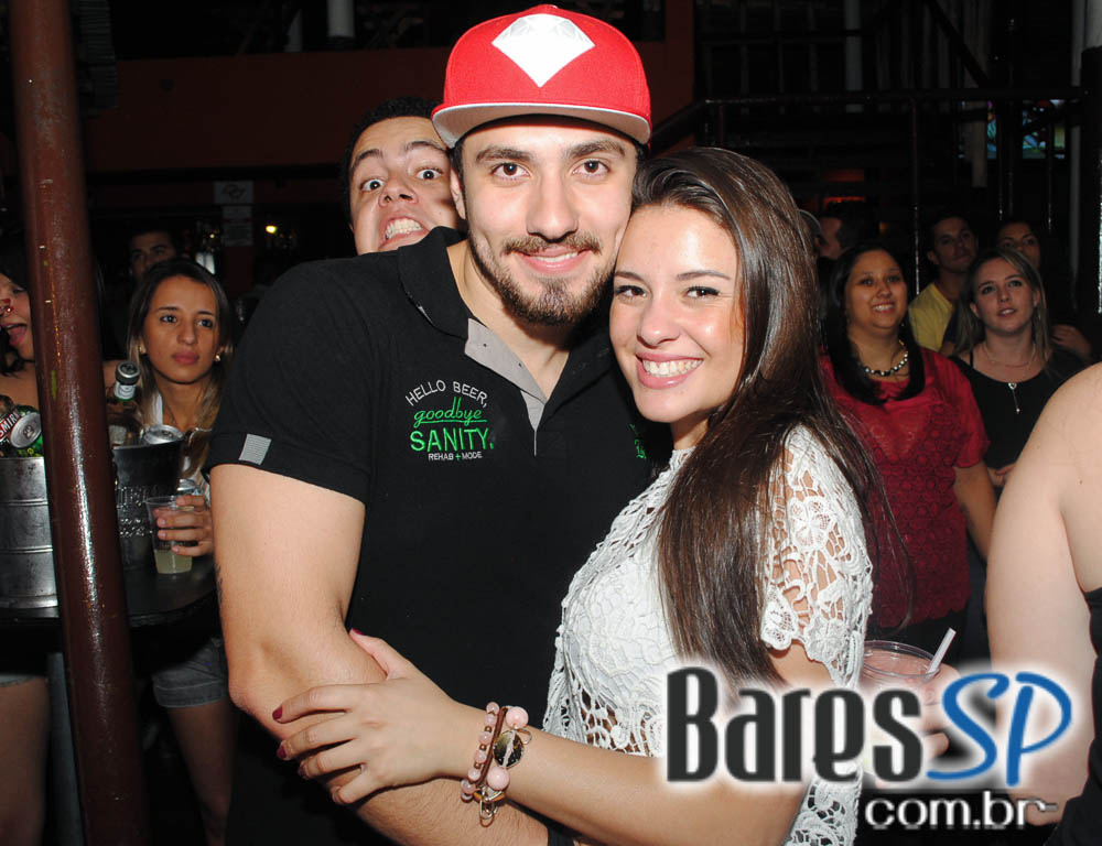 Grupo Pixote e Grupo Razão se apresentaram na balada Santa Aldeia da Vila Olímpia Grupo Pixote e Grupo Razão se apresentaram na balada Santa Aldeia da Vila Olímpia