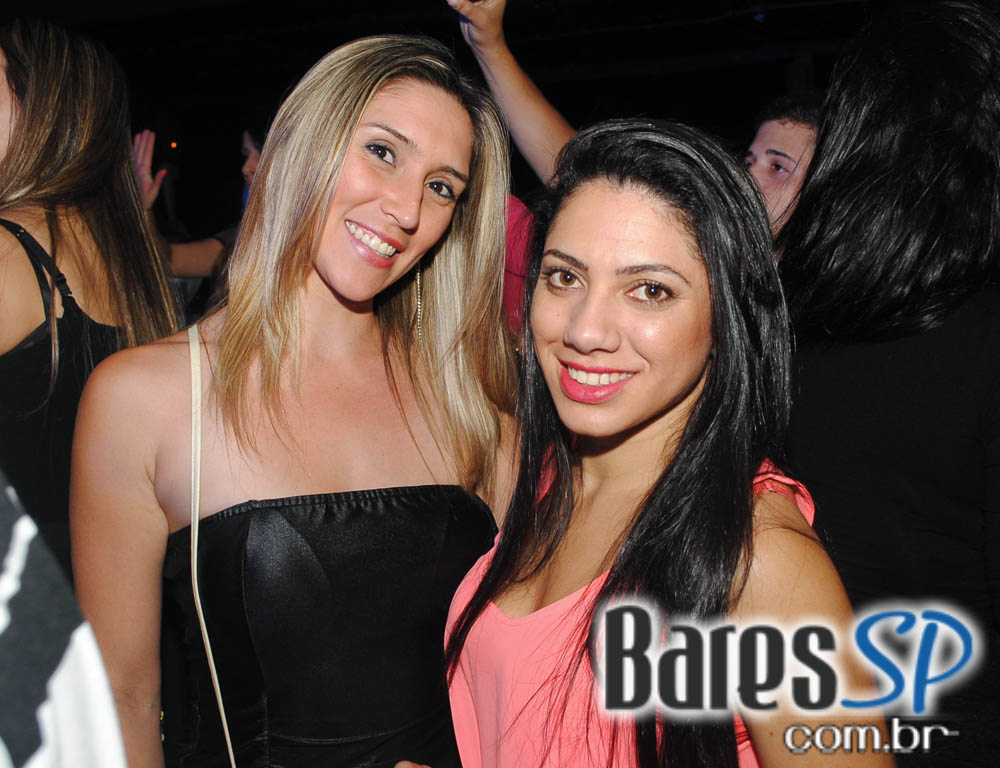 Grupo Pixote e Grupo Razão se apresentaram na balada Santa Aldeia da Vila Olímpia Grupo Pixote e Grupo Razão se apresentaram na balada Santa Aldeia da Vila Olímpia