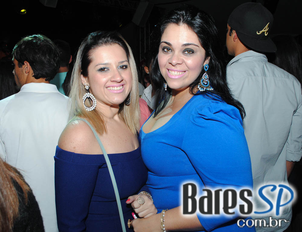 Grupo Pixote e Grupo Razão se apresentaram na balada Santa Aldeia da Vila Olímpia Grupo Pixote e Grupo Razão se apresentaram na balada Santa Aldeia da Vila Olímpia