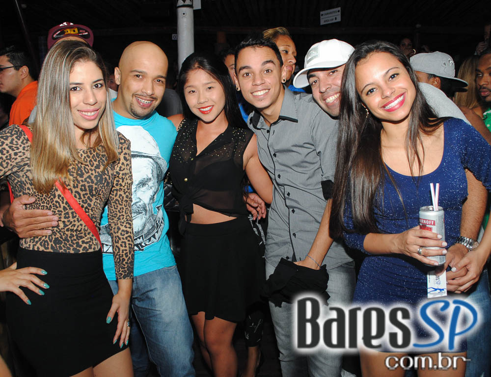 Grupo Pixote e Grupo Razão se apresentaram na balada Santa Aldeia da Vila Olímpia Grupo Pixote e Grupo Razão se apresentaram na balada Santa Aldeia da Vila Olímpia