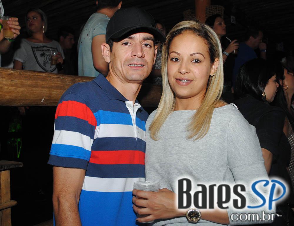 Grupo Pixote e Grupo Razão se apresentaram na balada Santa Aldeia da Vila Olímpia Grupo Pixote e Grupo Razão se apresentaram na balada Santa Aldeia da Vila Olímpia