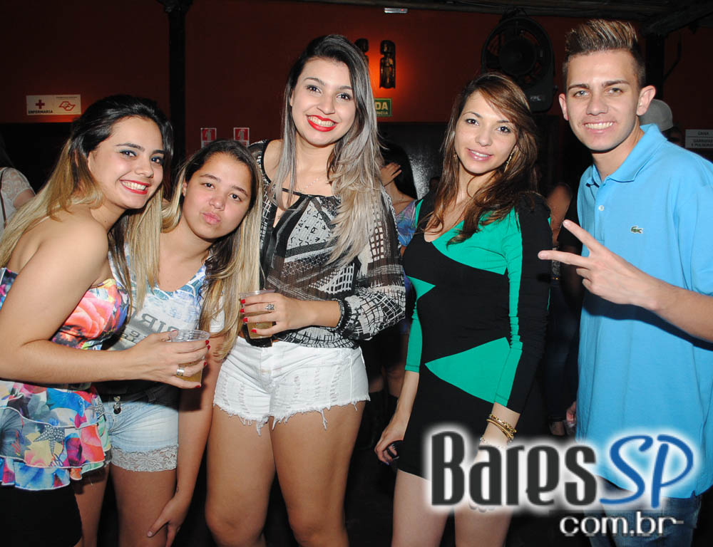 Grupo Pixote e Grupo Razão se apresentaram na balada Santa Aldeia da Vila Olímpia Grupo Pixote e Grupo Razão se apresentaram na balada Santa Aldeia da Vila Olímpia