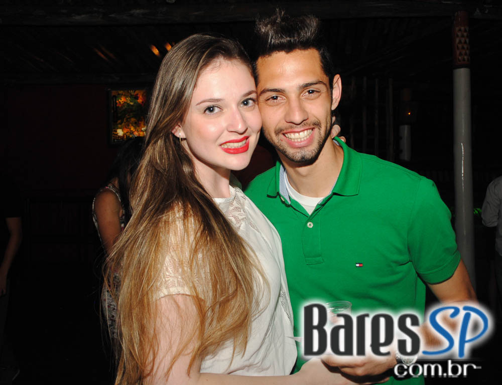 Grupo Pixote e Grupo Razão se apresentaram na balada Santa Aldeia da Vila Olímpia Grupo Pixote e Grupo Razão se apresentaram na balada Santa Aldeia da Vila Olímpia