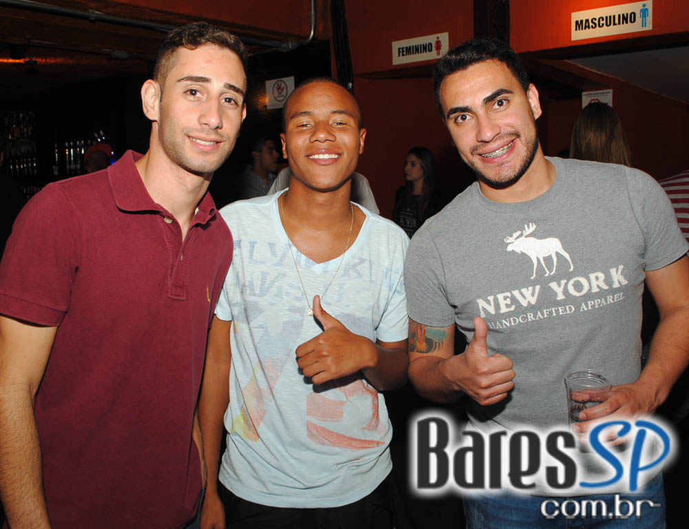 Grupo Pixote e Grupo Razão se apresentaram na balada Santa Aldeia da Vila Olímpia Grupo Pixote e Grupo Razão se apresentaram na balada Santa Aldeia da Vila Olímpia