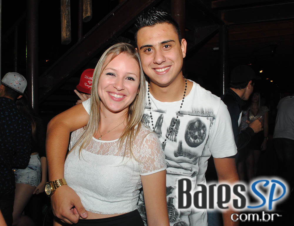 Grupo Pixote e Grupo Razão se apresentaram na balada Santa Aldeia da Vila Olímpia Grupo Pixote e Grupo Razão se apresentaram na balada Santa Aldeia da Vila Olímpia