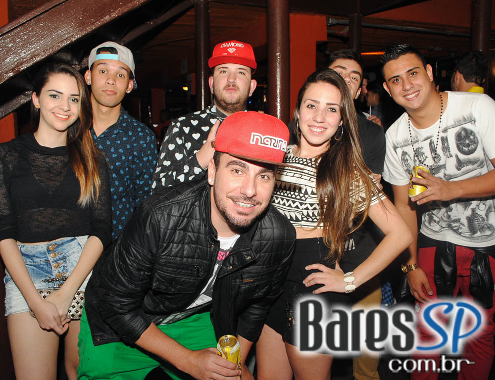 Grupo Pixote e Grupo Razão se apresentaram na balada Santa Aldeia da Vila Olímpia Grupo Pixote e Grupo Razão se apresentaram na balada Santa Aldeia da Vila Olímpia