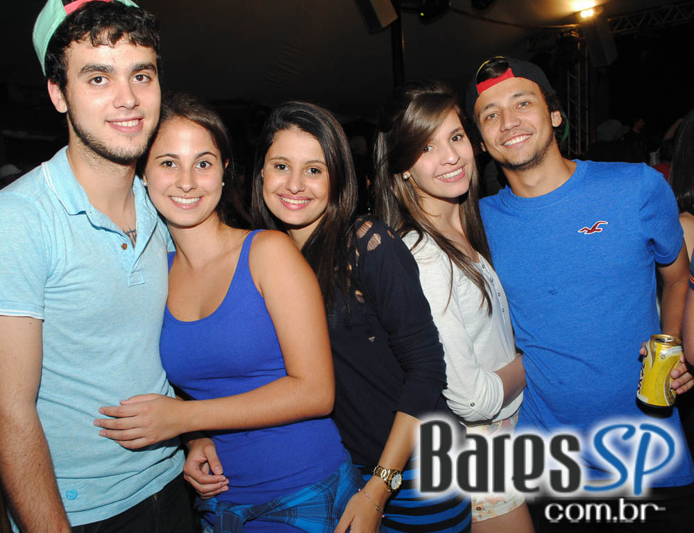 Grupo Pixote e Grupo Razão se apresentaram na balada Santa Aldeia da Vila Olímpia Grupo Pixote e Grupo Razão se apresentaram na balada Santa Aldeia da Vila Olímpia