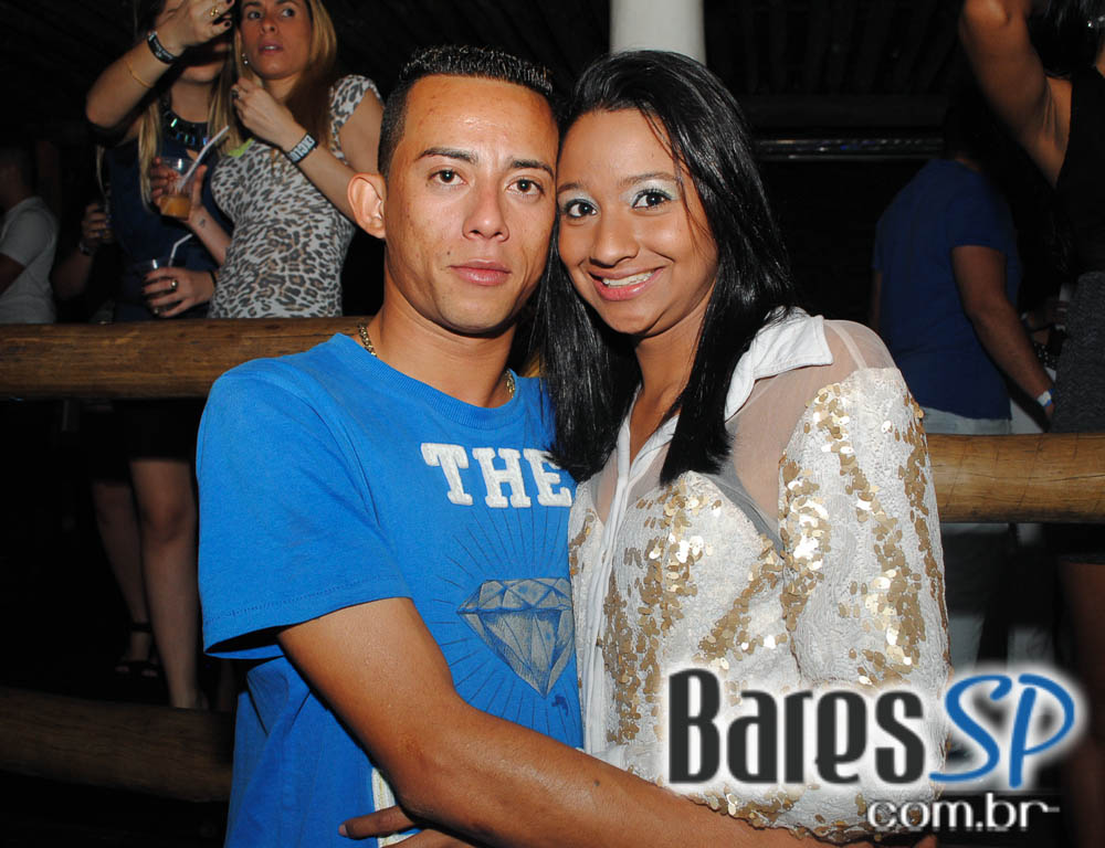 Grupo Pixote e Grupo Razão se apresentaram na balada Santa Aldeia da Vila Olímpia Grupo Pixote e Grupo Razão se apresentaram na balada Santa Aldeia da Vila Olímpia