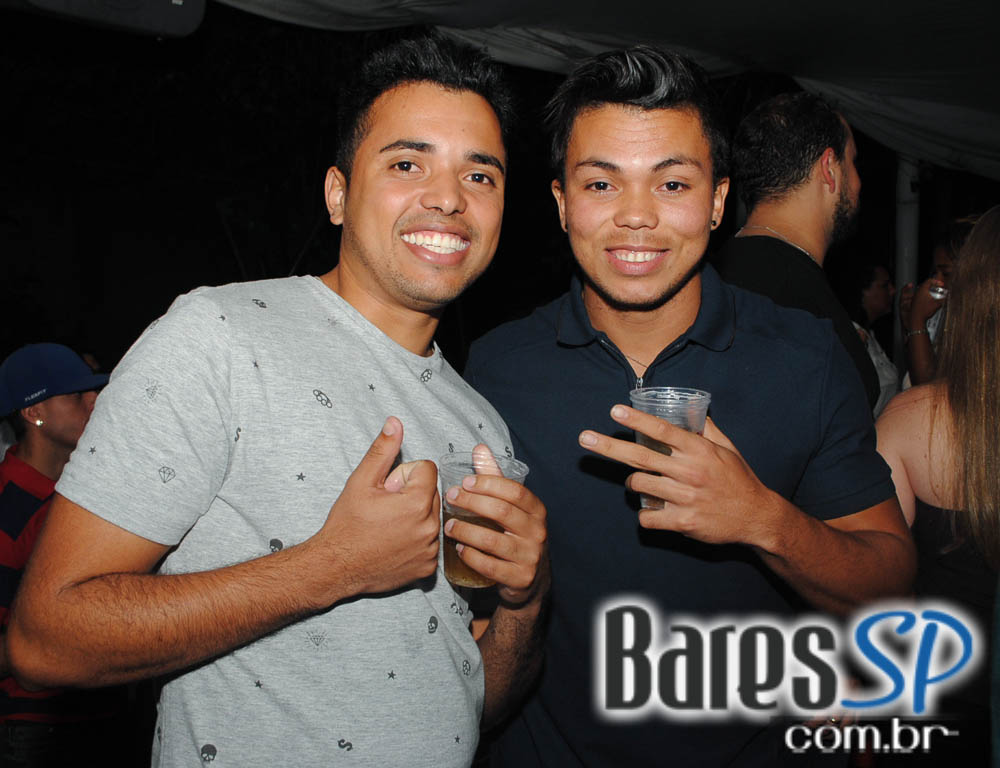 Grupo Pixote e Grupo Razão se apresentaram na balada Santa Aldeia da Vila Olímpia Grupo Pixote e Grupo Razão se apresentaram na balada Santa Aldeia da Vila Olímpia