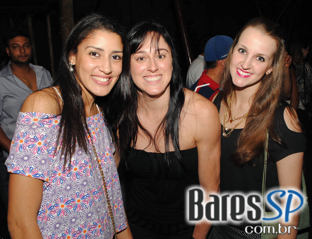 Grupo Pixote e Grupo Razão se apresentaram na balada Santa Aldeia da Vila Olímpia Grupo Pixote e Grupo Razão se apresentaram na balada Santa Aldeia da Vila Olímpia