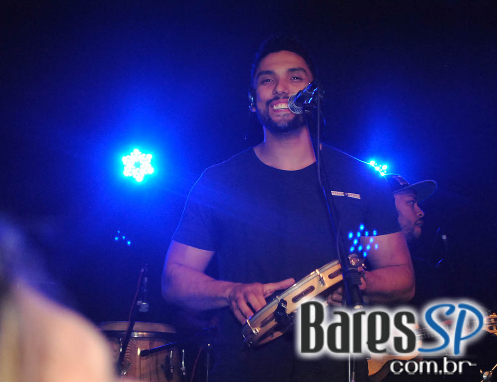 Grupo Pixote e Grupo Razão se apresentaram na balada Santa Aldeia da Vila Olímpia Grupo Pixote e Grupo Razão se apresentaram na balada Santa Aldeia da Vila Olímpia