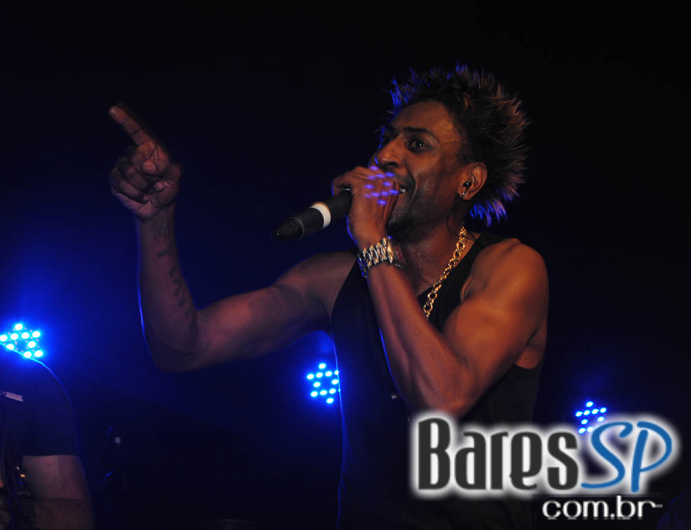 Grupo Pixote e Grupo Razão se apresentaram na balada Santa Aldeia da Vila Olímpia Grupo Pixote e Grupo Razão se apresentaram na balada Santa Aldeia da Vila Olímpia