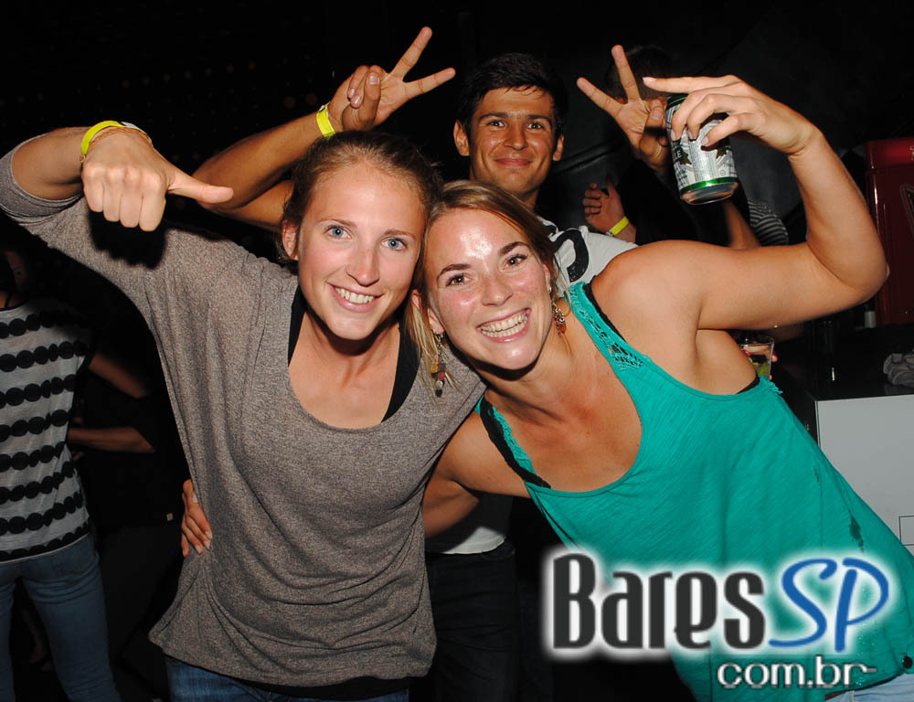 Show com a banda Trave e a cantora Thais Piza aconteceu nesta sexta-feira no Na Mata Café Show com a banda Trave e a cantora Thais Piza aconteceu nesta sexta-feira no Na Mata Café