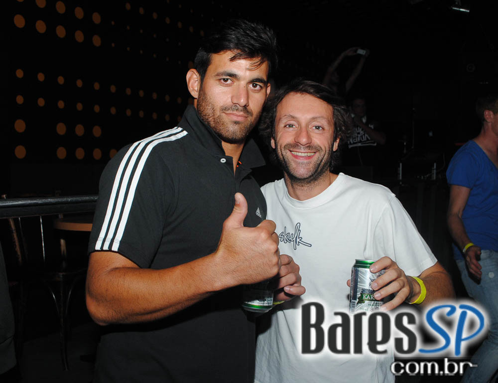 Show com a banda Trave e a cantora Thais Piza aconteceu nesta sexta-feira no Na Mata Café Show com a banda Trave e a cantora Thais Piza aconteceu nesta sexta-feira no Na Mata Café