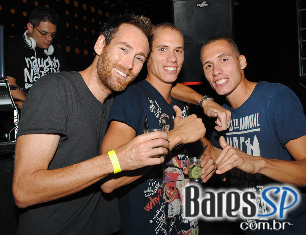 Show com a banda Trave e a cantora Thais Piza aconteceu nesta sexta-feira no Na Mata Café Show com a banda Trave e a cantora Thais Piza aconteceu nesta sexta-feira no Na Mata Café