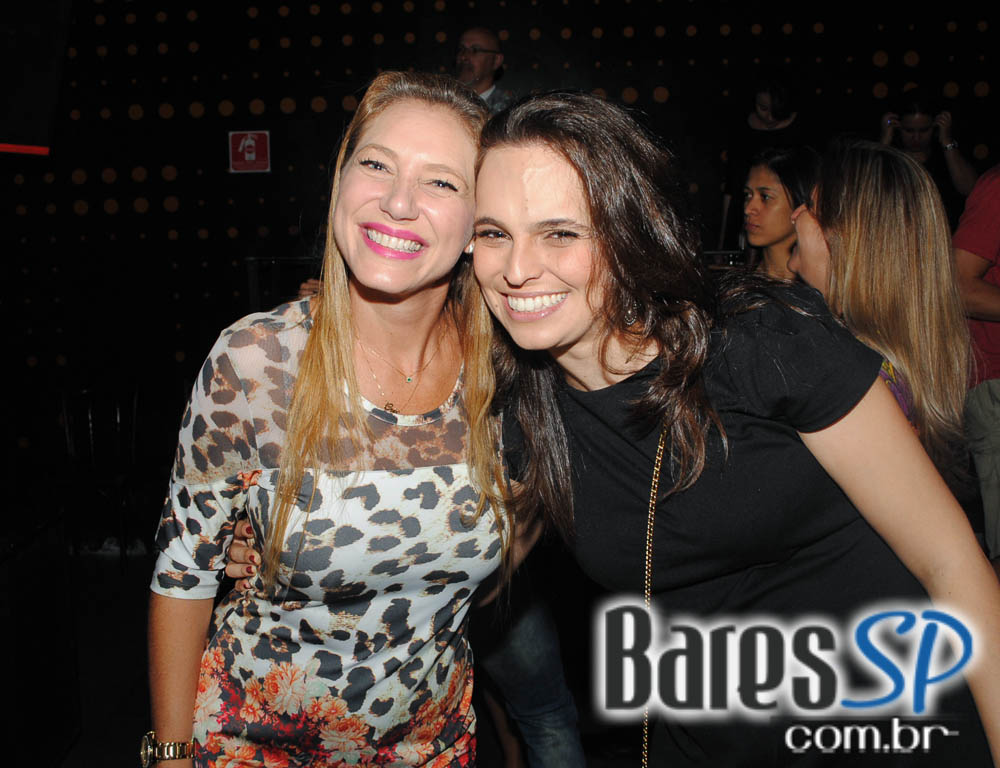 Show com a banda Trave e a cantora Thais Piza aconteceu nesta sexta-feira no Na Mata Café Show com a banda Trave e a cantora Thais Piza aconteceu nesta sexta-feira no Na Mata Café