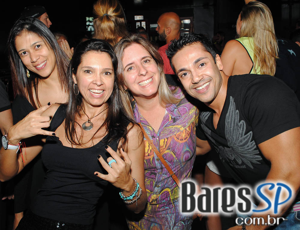 Show com a banda Trave e a cantora Thais Piza aconteceu nesta sexta-feira no Na Mata Café Show com a banda Trave e a cantora Thais Piza aconteceu nesta sexta-feira no Na Mata Café