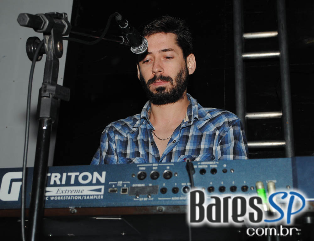 Show com a banda Trave e a cantora Thais Piza aconteceu nesta sexta-feira no Na Mata Café Show com a banda Trave e a cantora Thais Piza aconteceu nesta sexta-feira no Na Mata Café