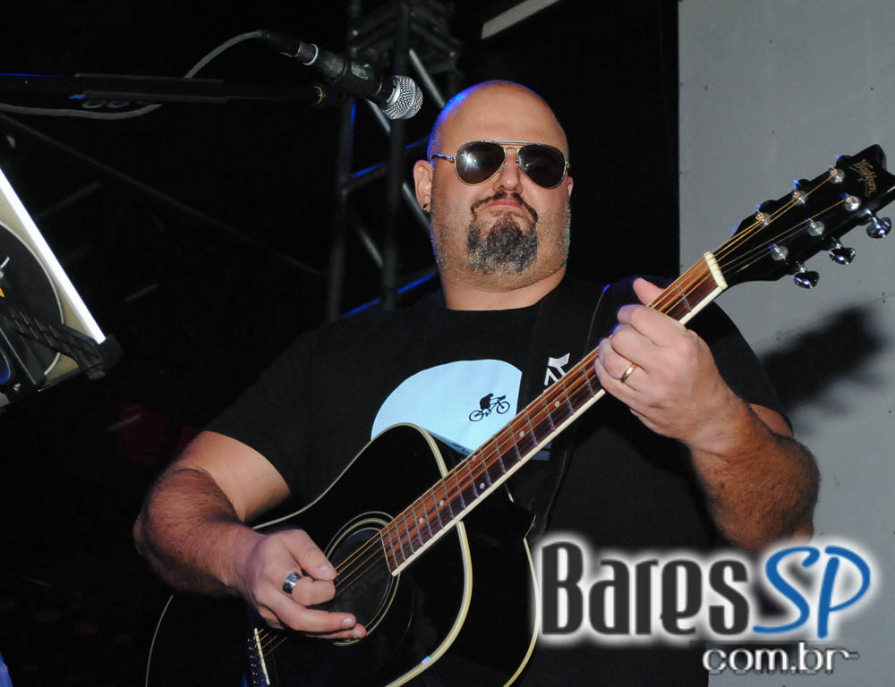 Show com a banda Trave e a cantora Thais Piza aconteceu nesta sexta-feira no Na Mata Café Show com a banda Trave e a cantora Thais Piza aconteceu nesta sexta-feira no Na Mata Café