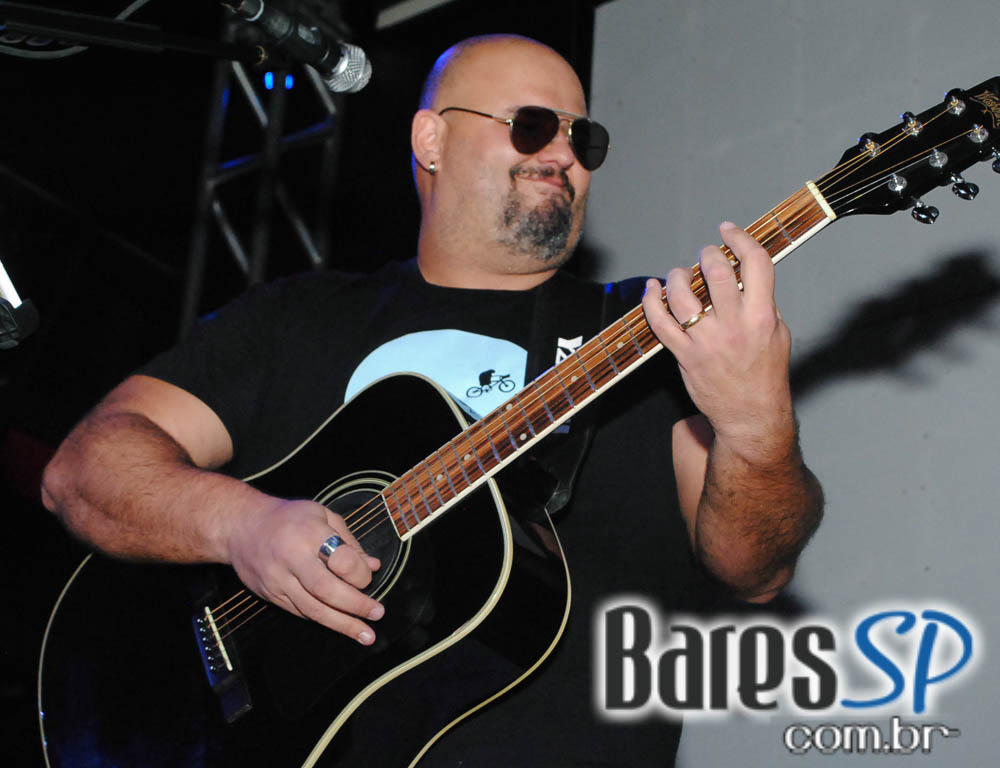 Show com a banda Trave e a cantora Thais Piza aconteceu nesta sexta-feira no Na Mata Café Show com a banda Trave e a cantora Thais Piza aconteceu nesta sexta-feira no Na Mata Café