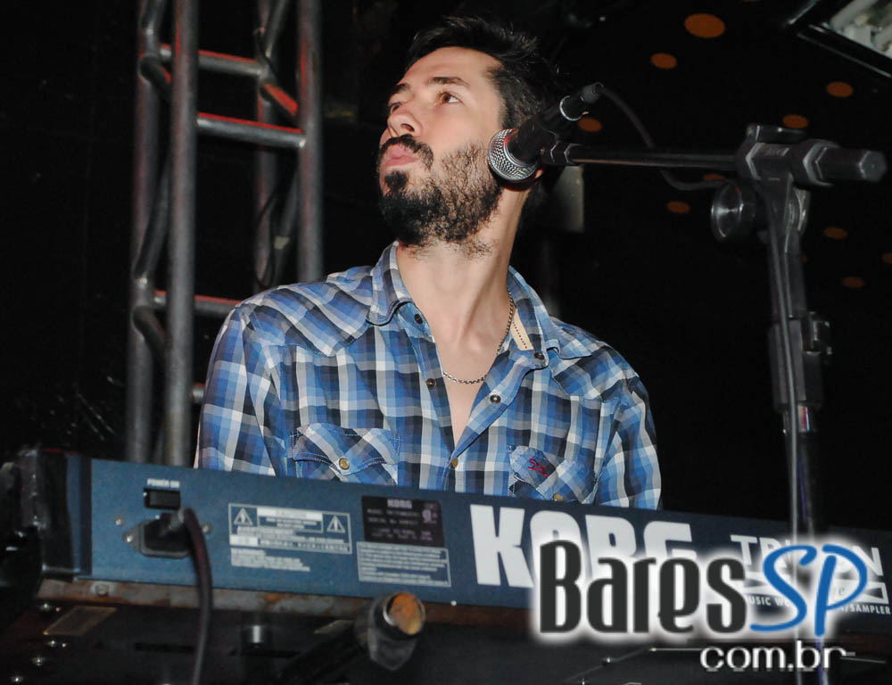 Show com a banda Trave e a cantora Thais Piza aconteceu nesta sexta-feira no Na Mata Café Show com a banda Trave e a cantora Thais Piza aconteceu nesta sexta-feira no Na Mata Café