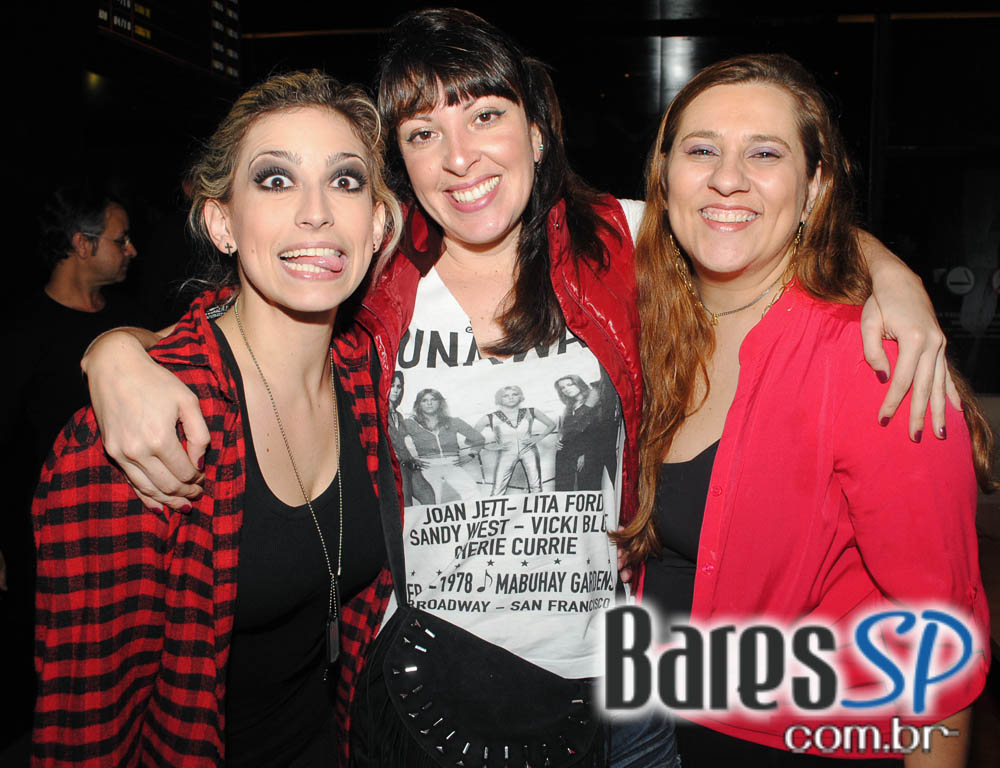 Show com a banda Trave e a cantora Thais Piza aconteceu nesta sexta-feira no Na Mata Café Show com a banda Trave e a cantora Thais Piza aconteceu nesta sexta-feira no Na Mata Café