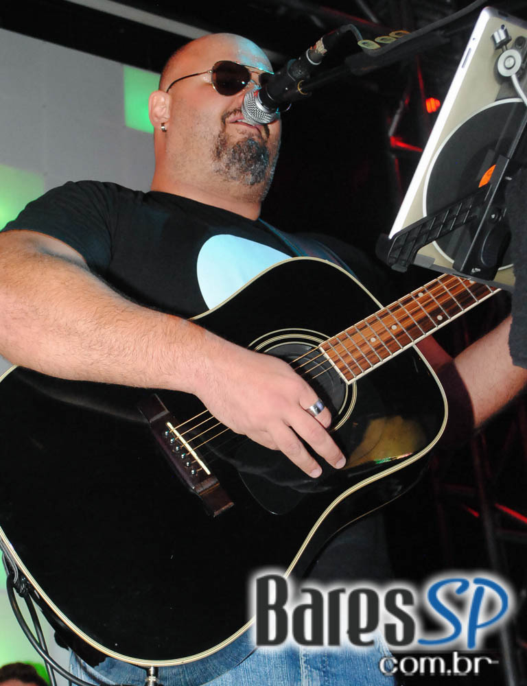 Show com a banda Trave e a cantora Thais Piza aconteceu nesta sexta-feira no Na Mata Café Show com a banda Trave e a cantora Thais Piza aconteceu nesta sexta-feira no Na Mata Café