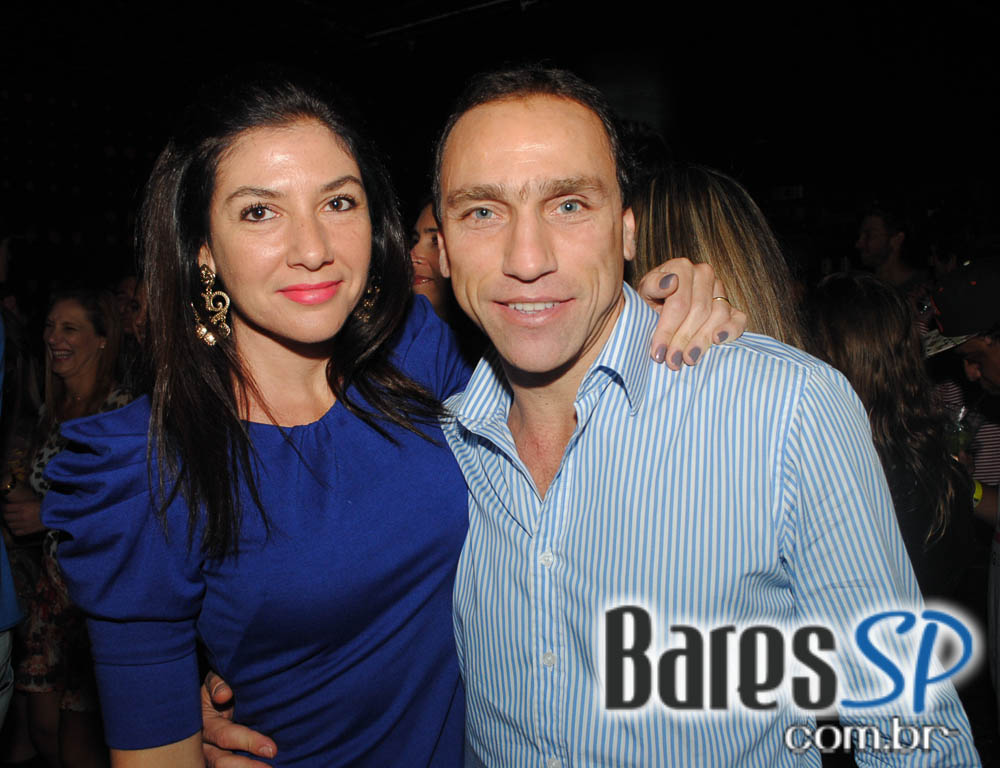 Show com a banda Trave e a cantora Thais Piza aconteceu nesta sexta-feira no Na Mata Café Show com a banda Trave e a cantora Thais Piza aconteceu nesta sexta-feira no Na Mata Café