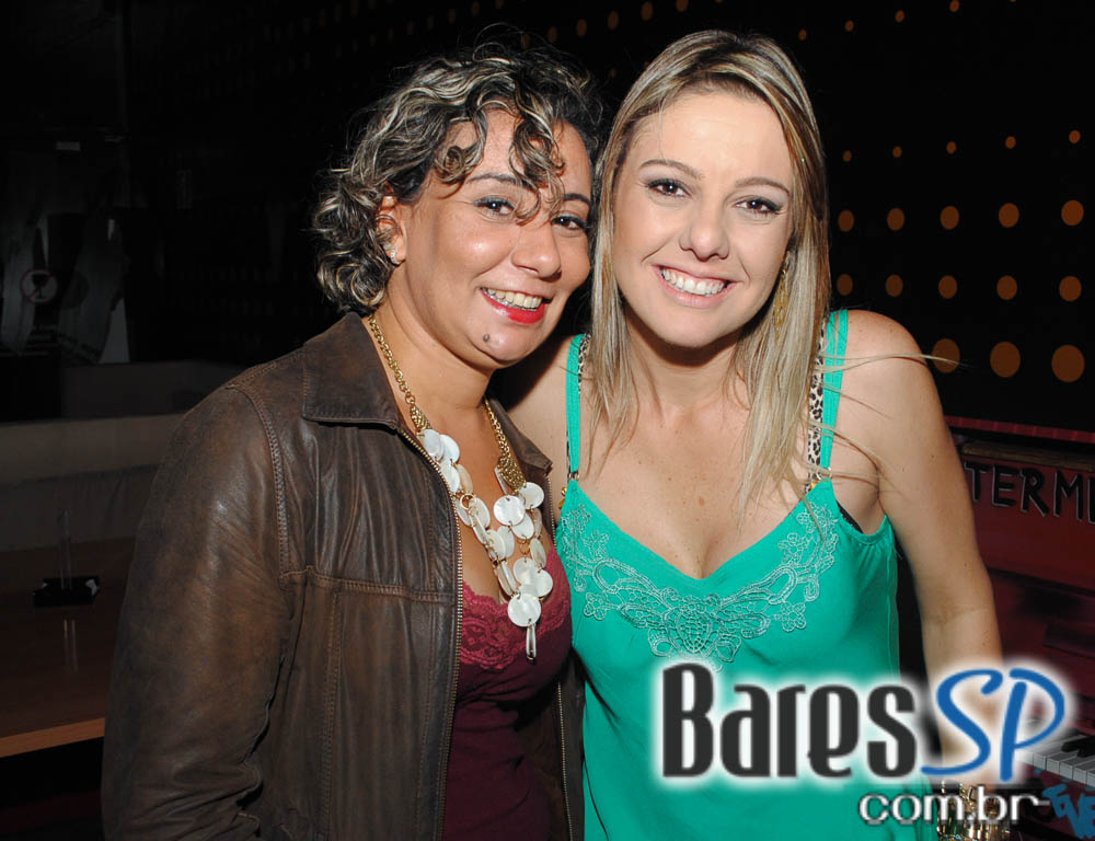 Show com a banda Trave e a cantora Thais Piza aconteceu nesta sexta-feira no Na Mata Café Show com a banda Trave e a cantora Thais Piza aconteceu nesta sexta-feira no Na Mata Café