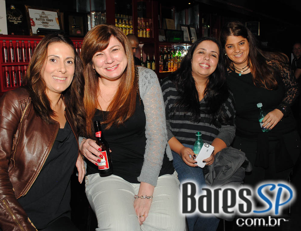 Show com a banda Trave e a cantora Thais Piza aconteceu nesta sexta-feira no Na Mata Café Show com a banda Trave e a cantora Thais Piza aconteceu nesta sexta-feira no Na Mata Café