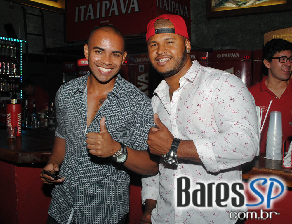 Domingo foi dia de curtir o som do grupo Batuque de Corda no Vila do Samba Domingo foi dia de curtir o som do grupo Batuque de Corda no Vila do Samba