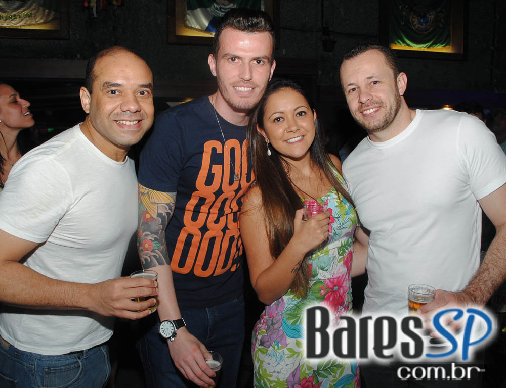 Domingo foi dia de curtir o som do grupo Batuque de Corda no Vila do Samba Domingo foi dia de curtir o som do grupo Batuque de Corda no Vila do Samba