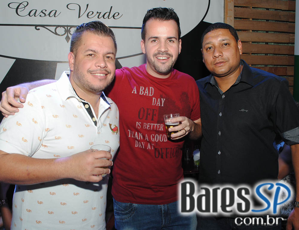 Domingo foi dia de curtir o som do grupo Batuque de Corda no Vila do Samba Domingo foi dia de curtir o som do grupo Batuque de Corda no Vila do Samba