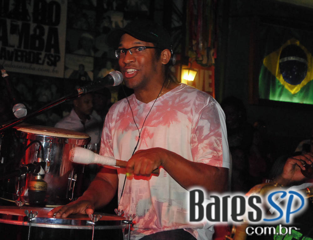 Domingo foi dia de curtir o som do grupo Batuque de Corda no Vila do Samba Domingo foi dia de curtir o som do grupo Batuque de Corda no Vila do Samba