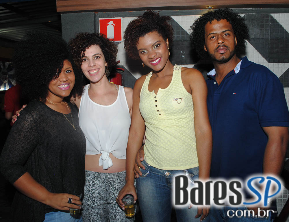 Domingo foi dia de curtir o som do grupo Batuque de Corda no Vila do Samba Domingo foi dia de curtir o som do grupo Batuque de Corda no Vila do Samba