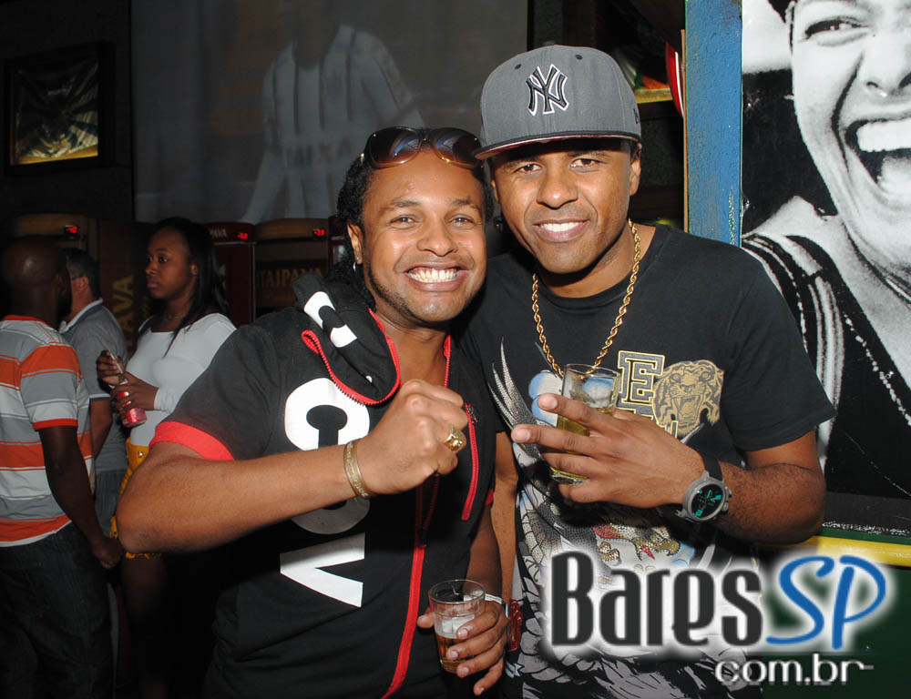 Domingo foi dia de curtir o som do grupo Batuque de Corda no Vila do Samba Domingo foi dia de curtir o som do grupo Batuque de Corda no Vila do Samba