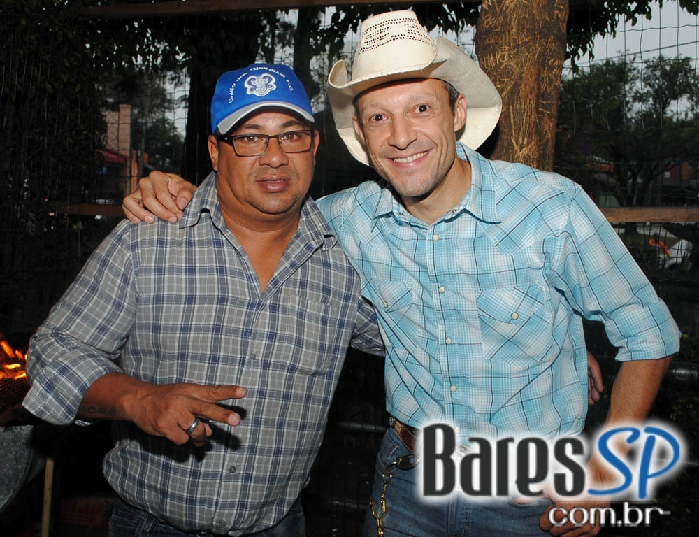 Adega Original Bar recebeu o Domingão Sertanejo que alegrou à noite de domingo da galera Adega Original Bar recebeu o Domingão Sertanejo que alegrou à noite de domingo da galera