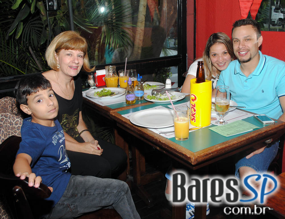 Adega Original Bar recebeu o Domingão Sertanejo que alegrou à noite de domingo da galera Adega Original Bar recebeu o Domingão Sertanejo que alegrou à noite de domingo da galera